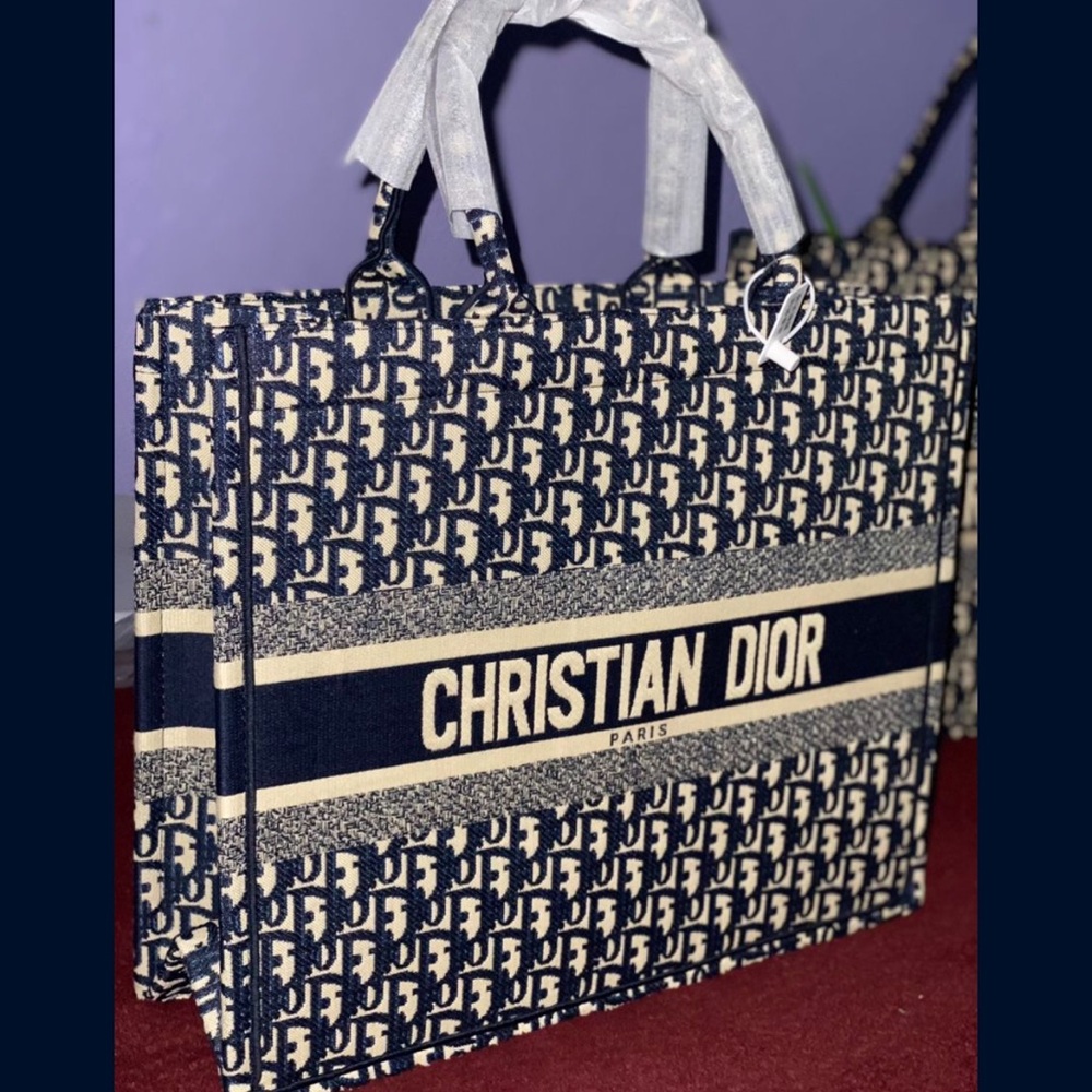 Tote bag